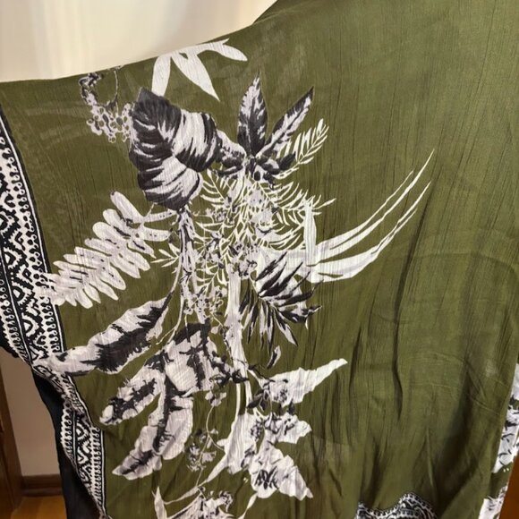 VINCE CAMUTO Green/White Floral Kimono Wrap Open Front Boho Cover Up One Size - Picture 7 of 10
